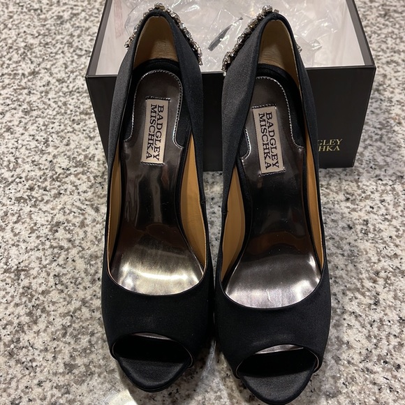 Badgley Mischka embellished satin heels - Picture 2 of 6